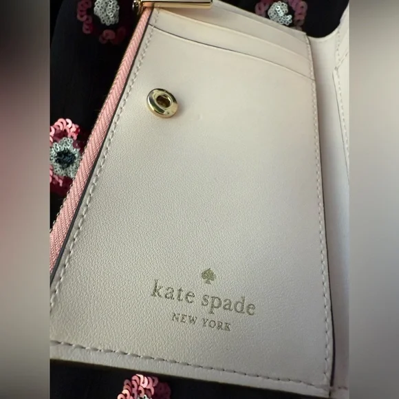 *SOLD* Kate Spade Day Tripper Small Slim Bifold Wallet - Picture 12 of 14